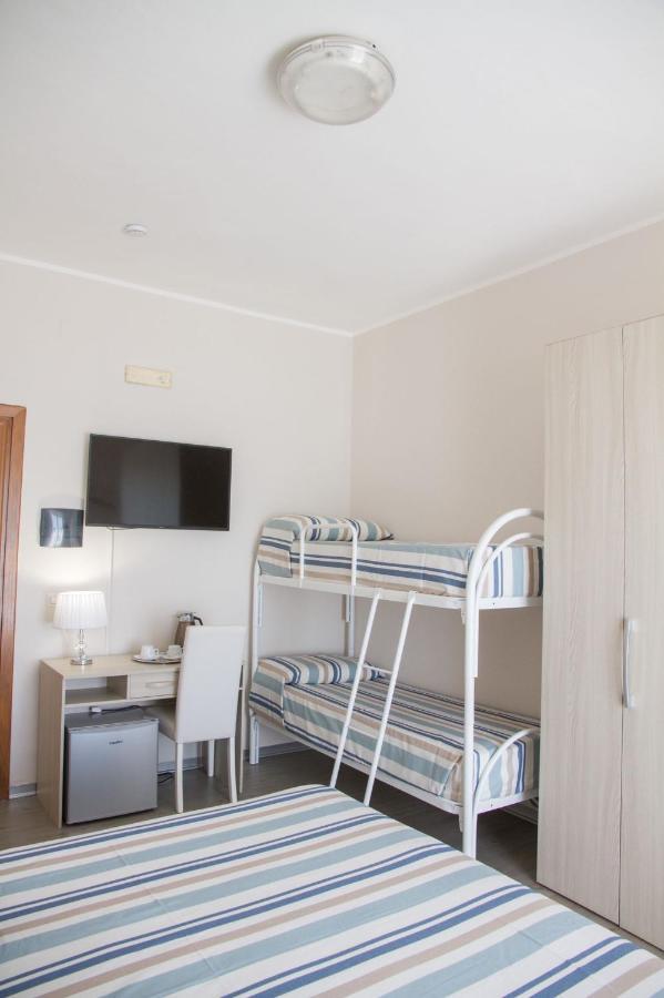 Bluriva Hotel Ciro Marina Exterior photo